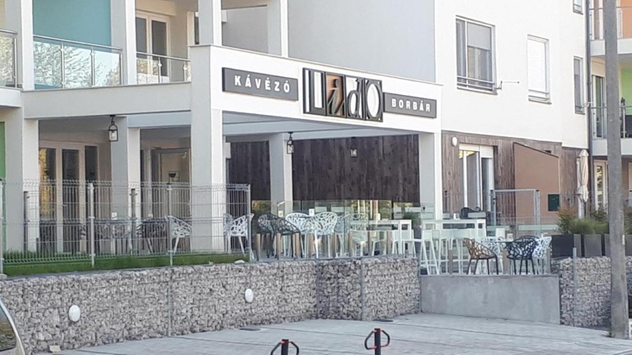 Lido Riviera Sunshine Apartman Balatonlelle Exterior photo
